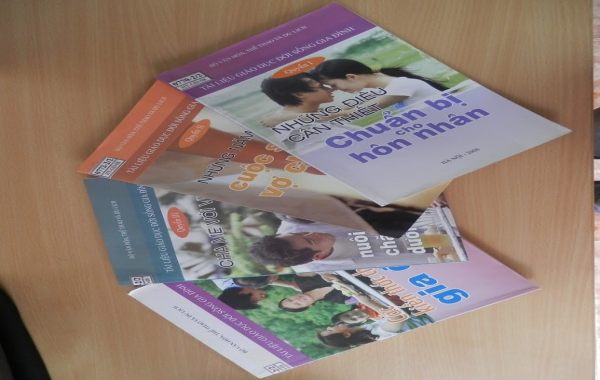 Phối hợp xây dựng bộ tài liệu Giáo dục đời sống gia đình  